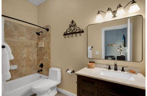 Room 6 Bathroom