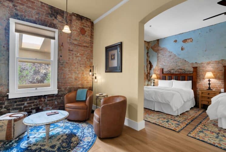 Room 7 Header