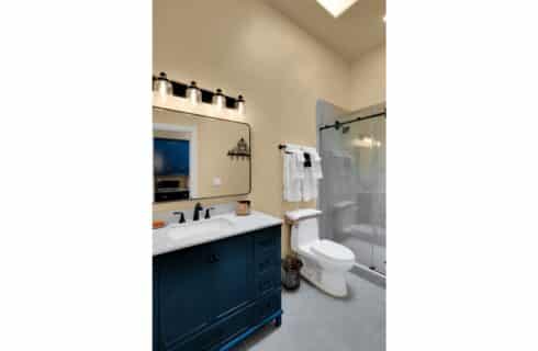 Rm 8 Bathroom