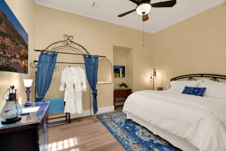 Room 8 Header